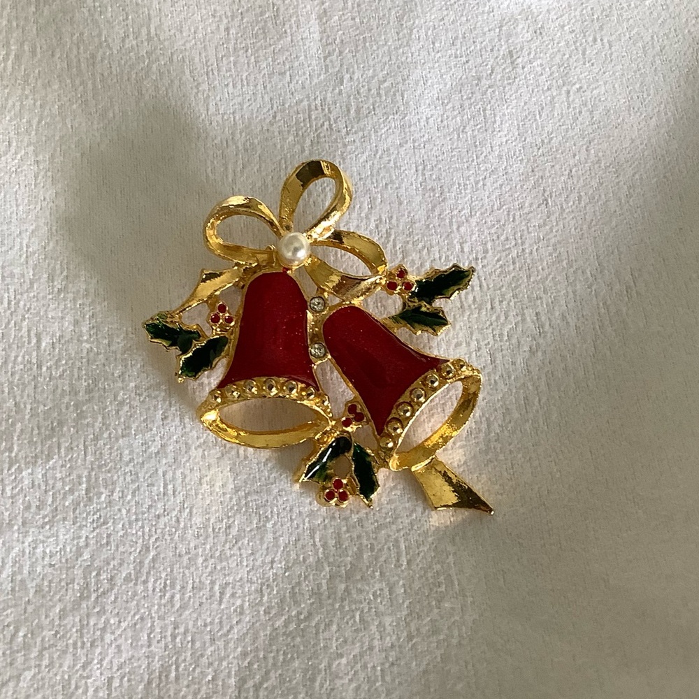 Christmas Holiday Bells & Holly Brooch Pin 🎄